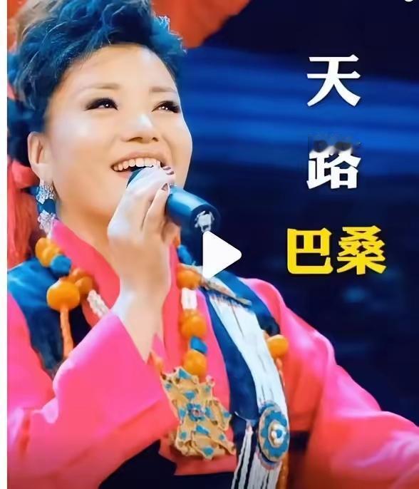 其实媒体和网友批评韩红，韩红都不在意，韩红现在最慌的就是央视竟然不放她的个天路了