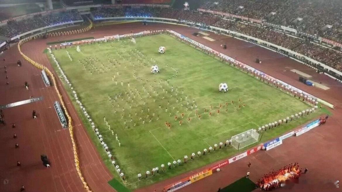 30219名球迷的热情被台州公安稳稳接住台州市体育中心赛事火热，椒江公安全程周密