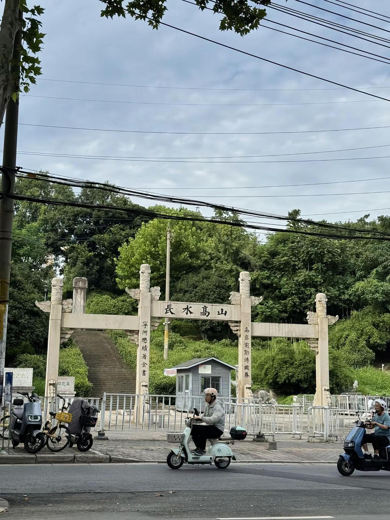 再一次路过宁河王、卫国公邓愈墓,感慨莫名,作为大明开国六公爵之一,其战功不亚于徐