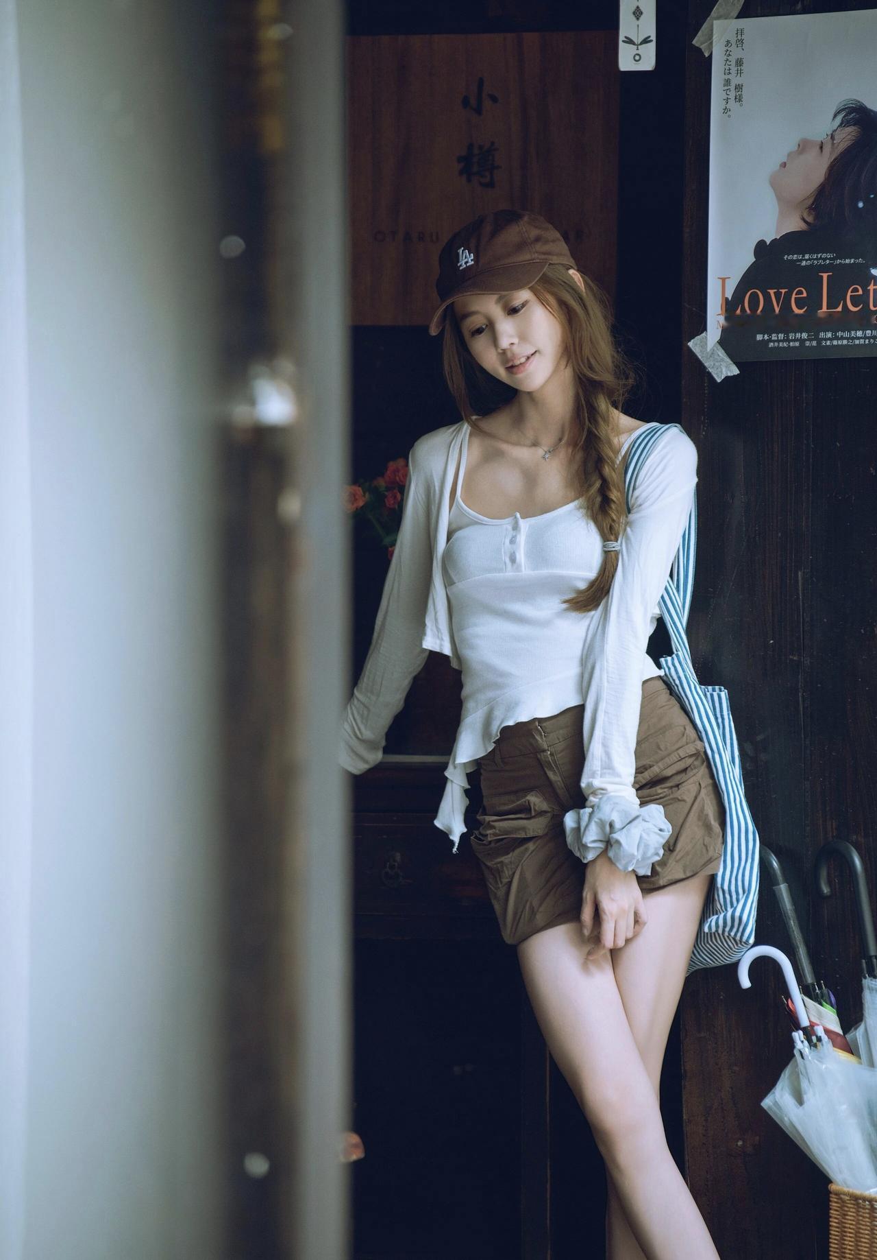 焦糖色系的午后，和老街的氛围感撞个满怀，慢下来的时光最动人