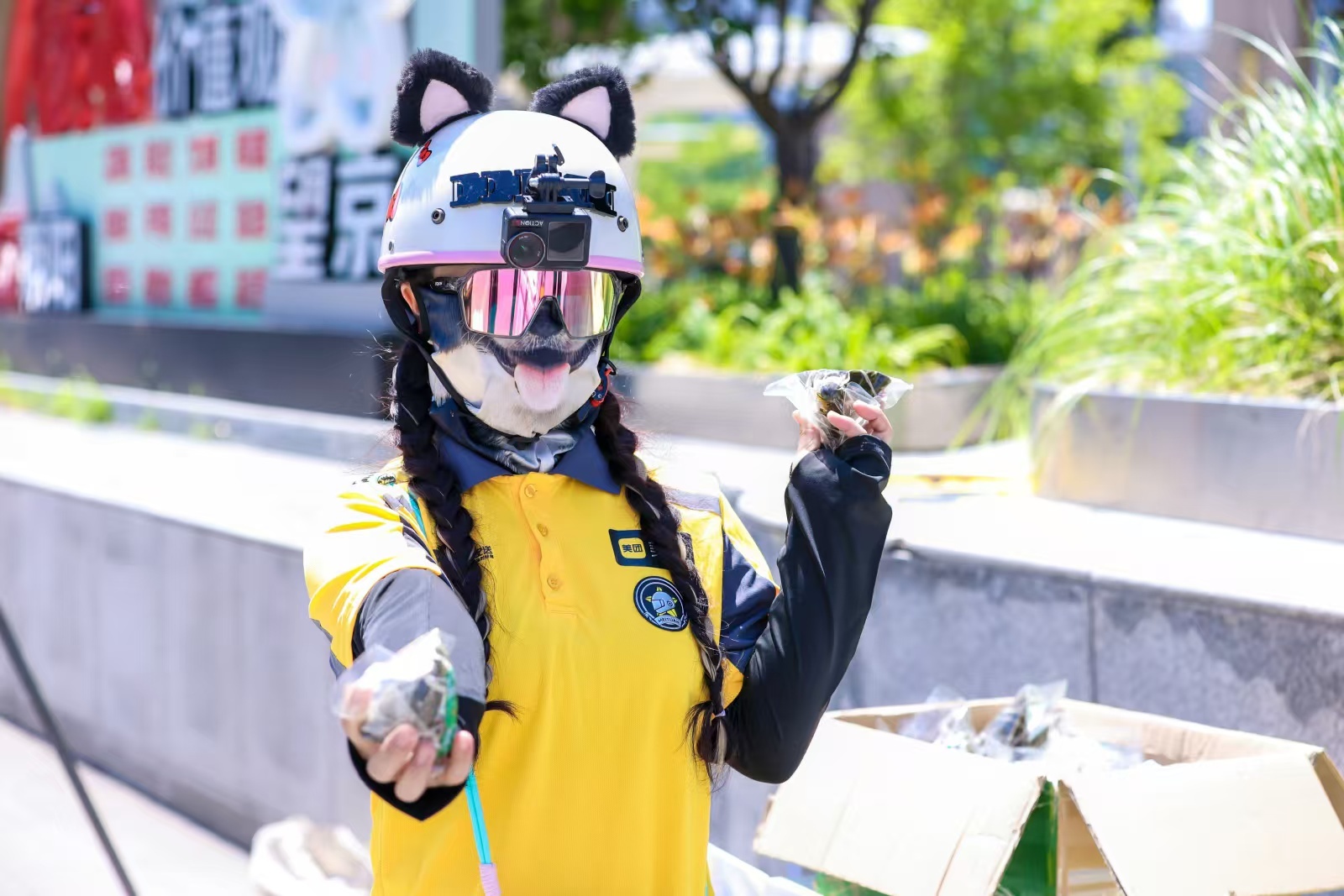 北京人的安全出行意识已nextlevel网红小宅宅现身美团骑手线下安全专场，和奔