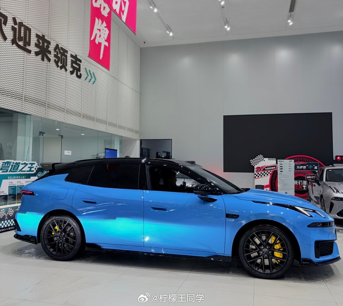 领克确实是懂“赛道基因”的，作为中国第一运动品牌，从赛道到街道，这次新出的领克0