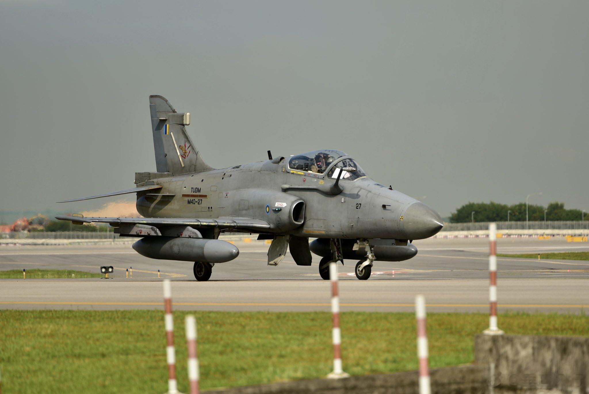 落地樟宜机场的马来西亚空军HAWK#航空[超话]##武器装备[超话]# ​​​