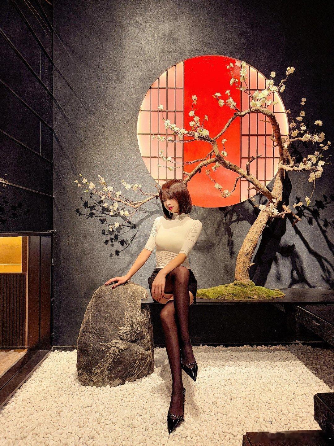 醉人的红吊带 ​​​