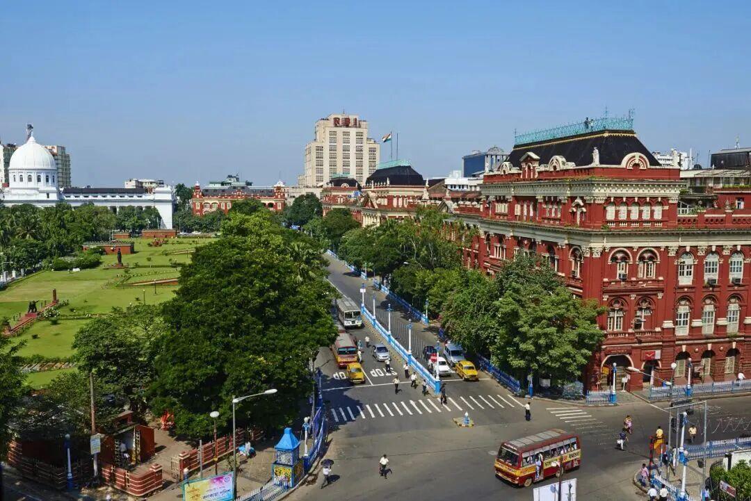 中国东方航空:昆明至加尔各答定期直飞客运航线于18日正式复航。用波音B737-8