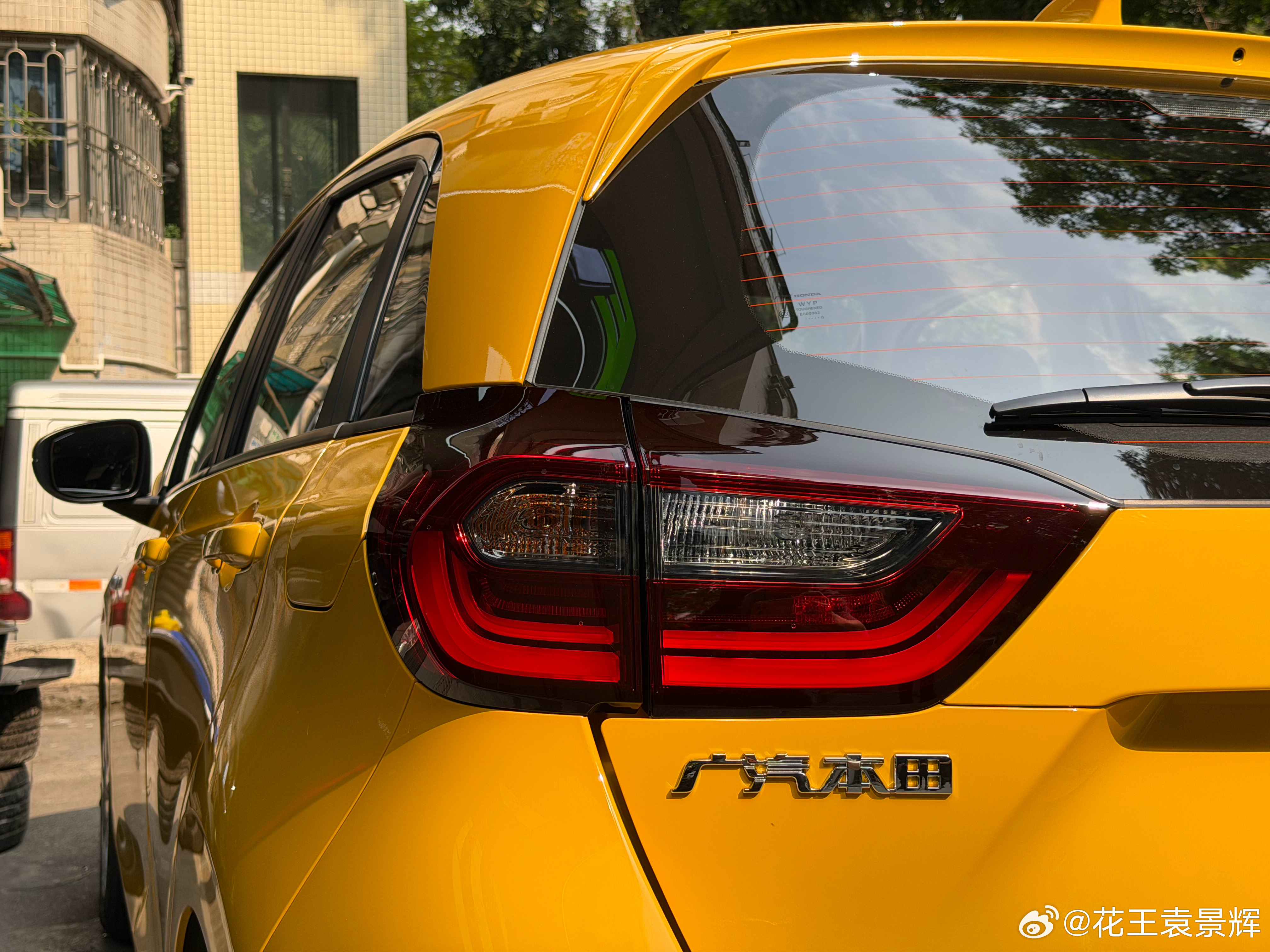 路边捕获珍惜物种，别说本田设计还是在线，实车上镜都好看飞度
