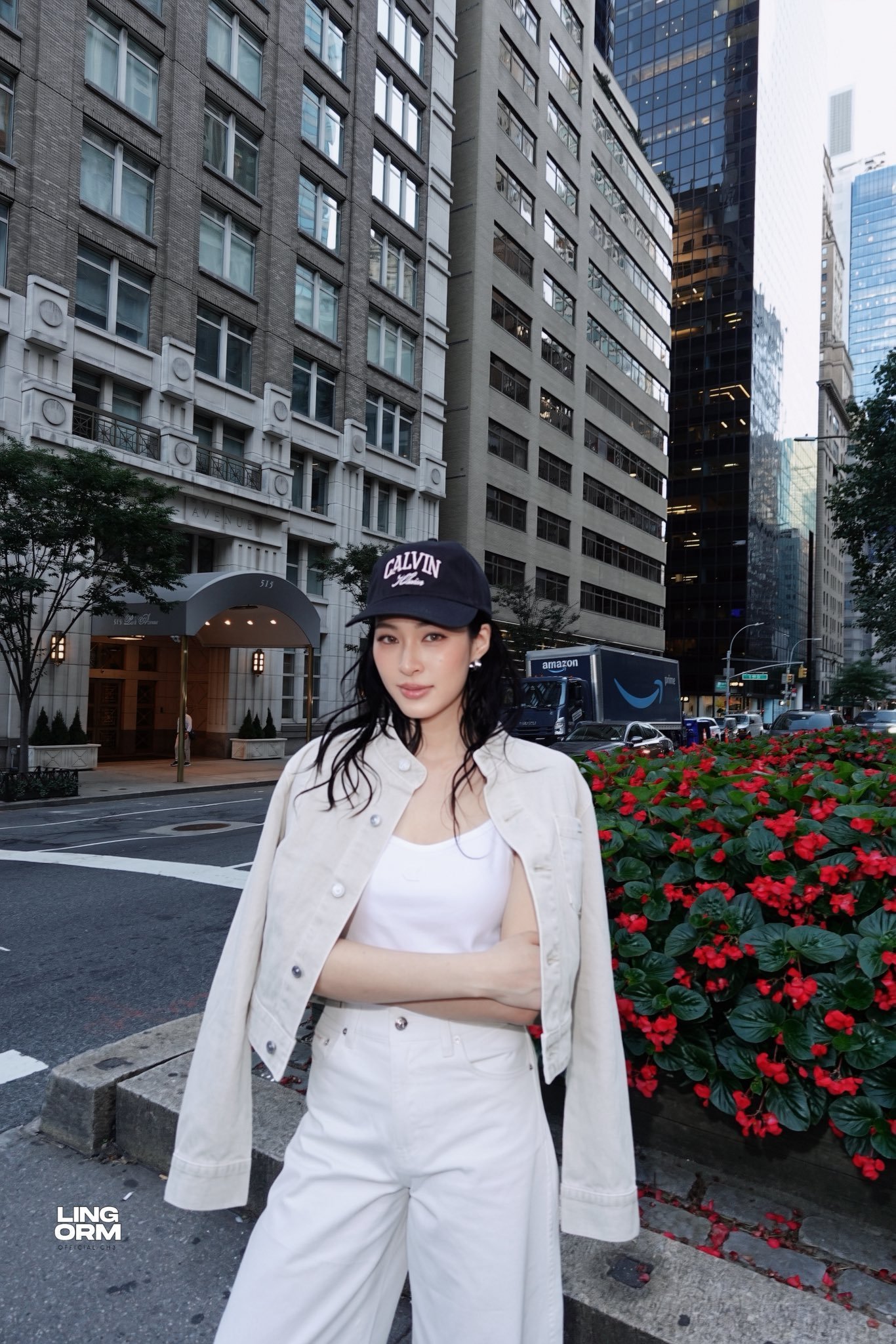 官推更新：还在纽约和漂亮女孩Ling在一起🥰另一套街拍造型📸📸 ​​​