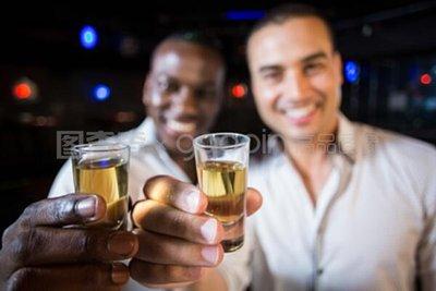 男性长期“不喝酒”，身体会有哪些变化？别不信，4个现象很明显

很多人总觉得男人