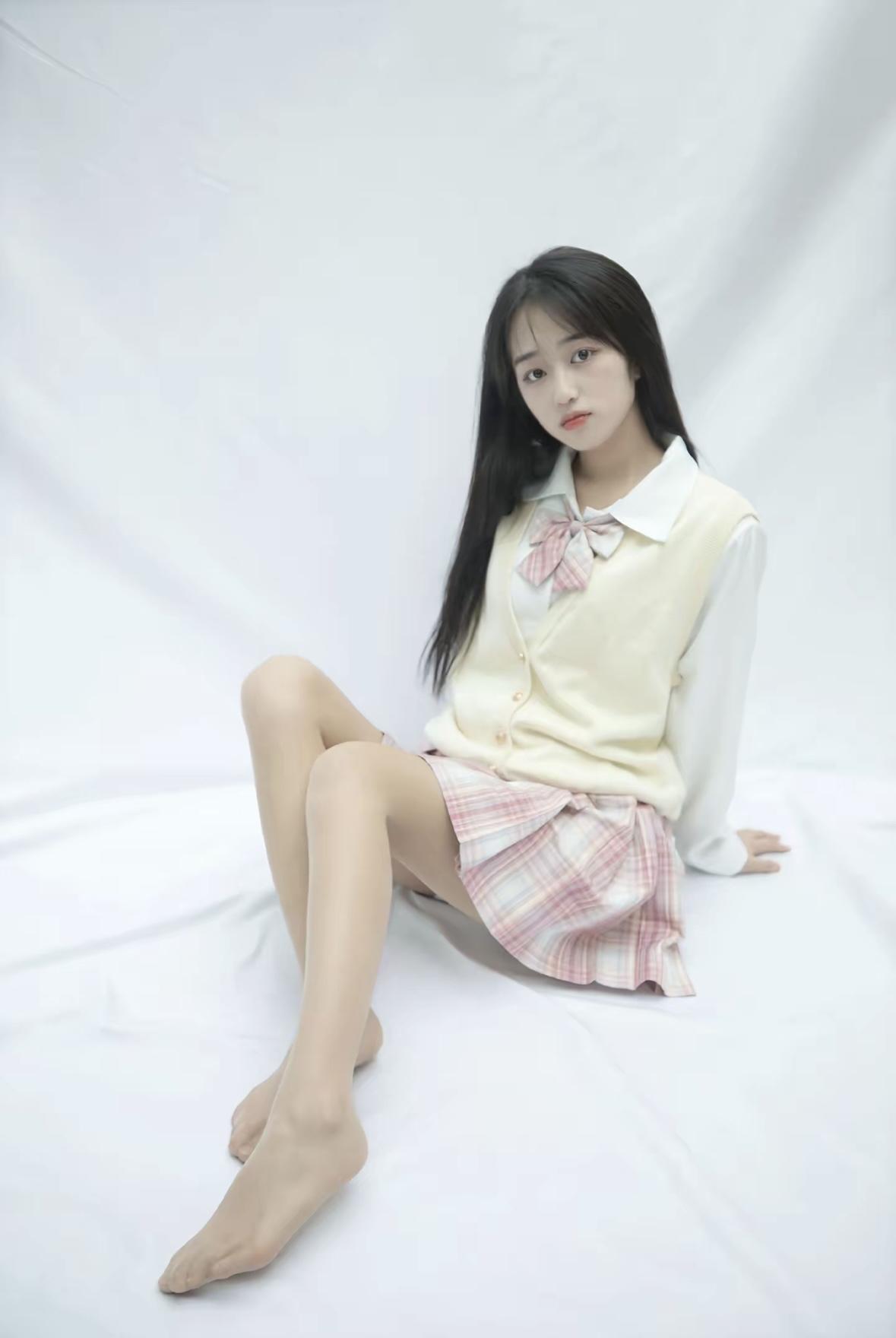 少女心爆棚的校园风穿搭，清新脱俗，元气满满！💕📚✨