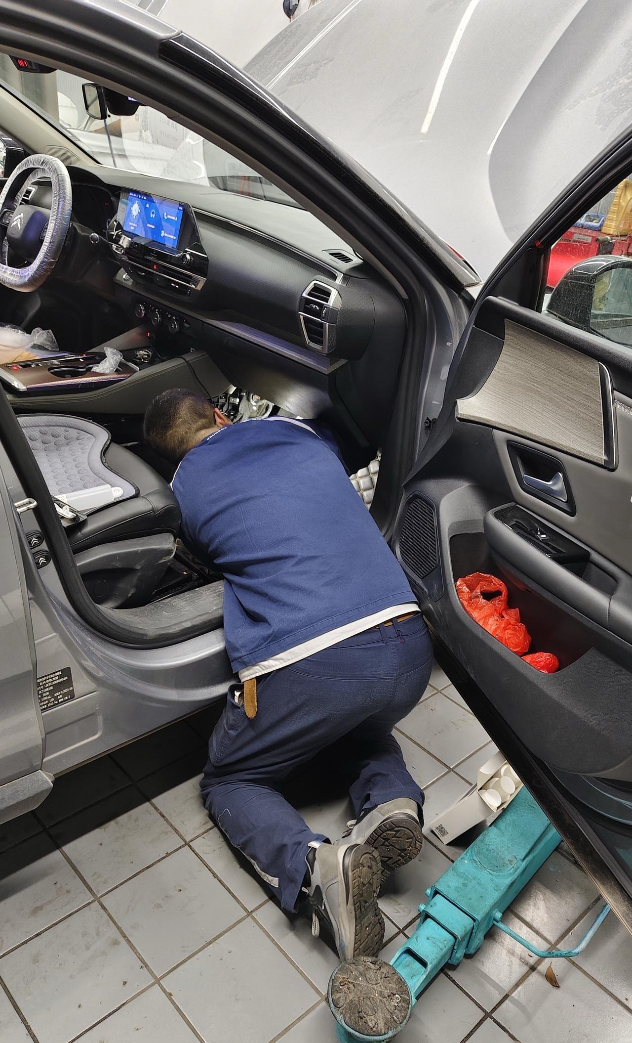 今天想跟大家分享一下我的凡尔赛C5 X上个月的保养过程。我基本上是每六个月做一次