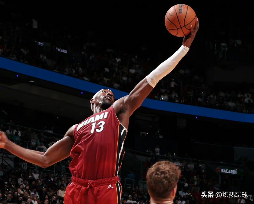 阿德巴约单场83分，打破科比单场81分纪录，前面就只有张伯伦的100分
北京时间