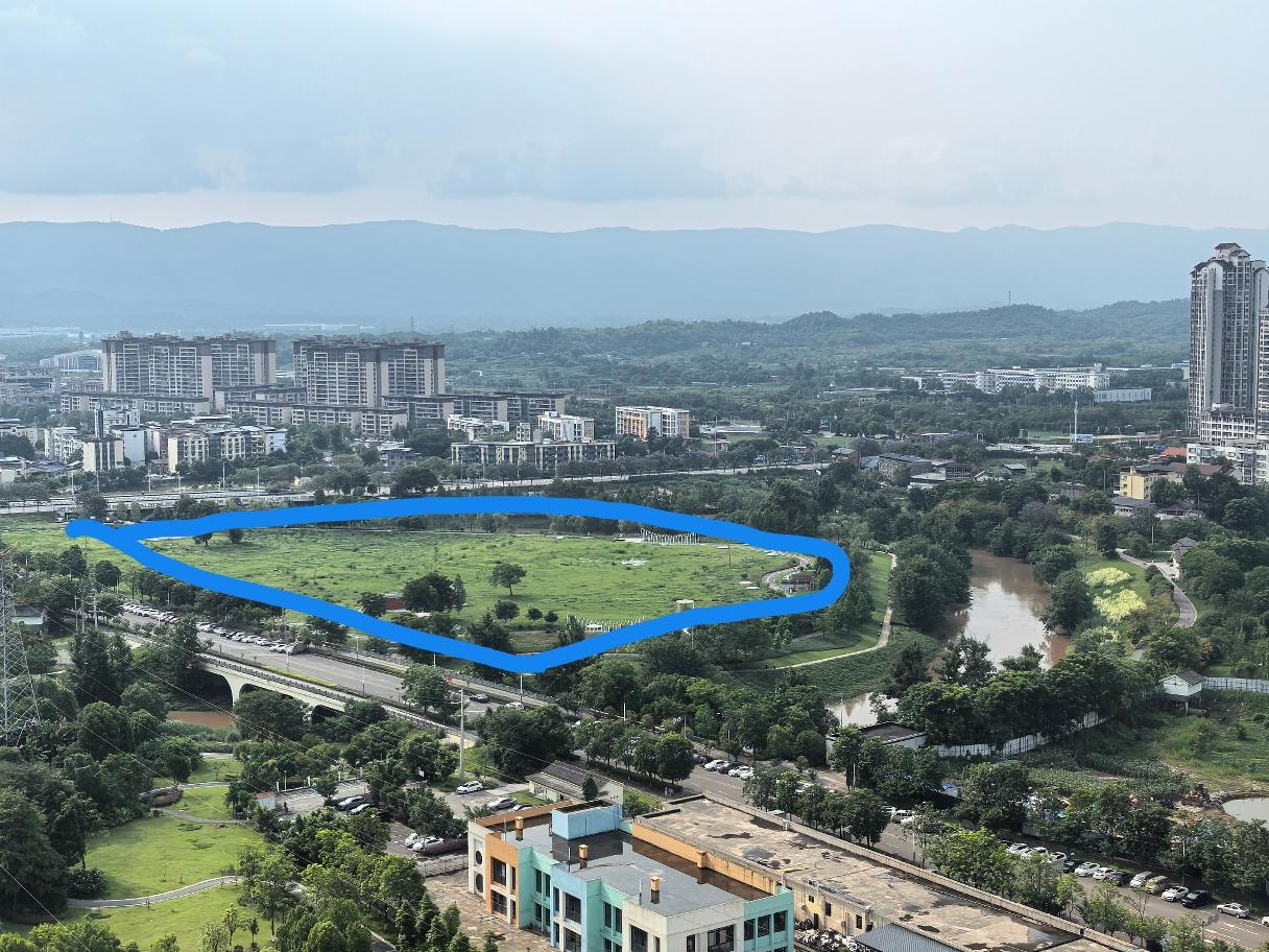 紧邻城市中轴线，玉带环腰的长寿地王，至今还无人接招！