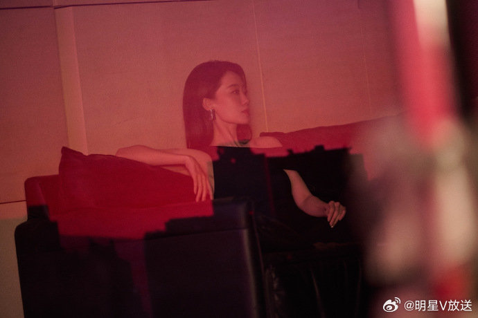 张小斐走红后 不抢不闹不迎合 张小斐把「演员」二字做到了极致，爆红没有改变她的底