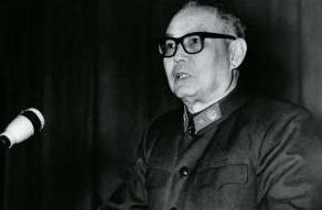 “叶剑英说：“毛、刘、周、朱、陈、林、邓，除了毛主席的后六位，还有各位老帅等其他