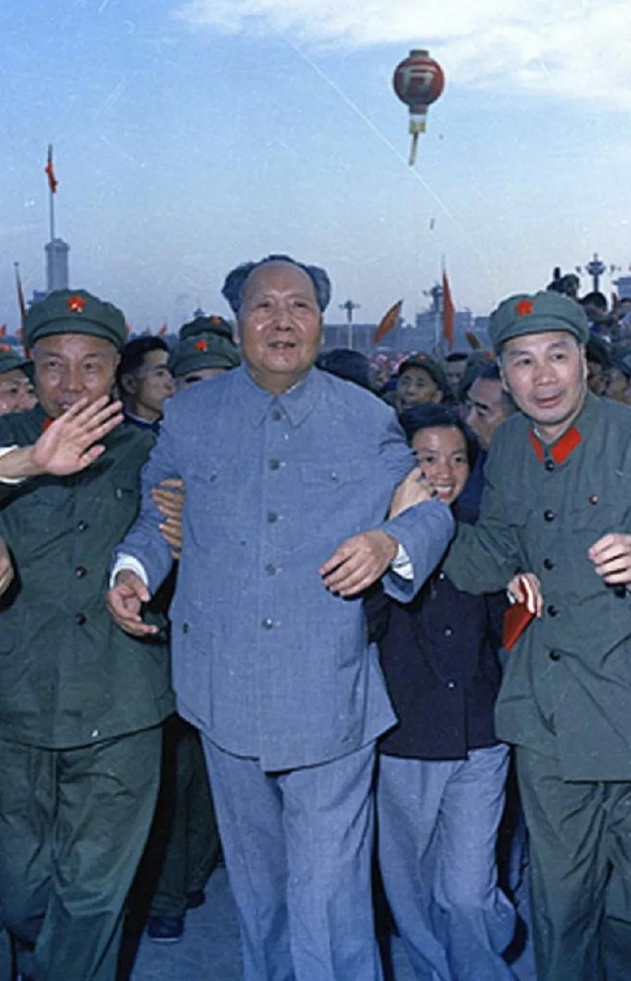 一辈子的导师，一辈子的统帅，一辈子的引路人，一辈子的敬爱，这就是身经百战的将军们