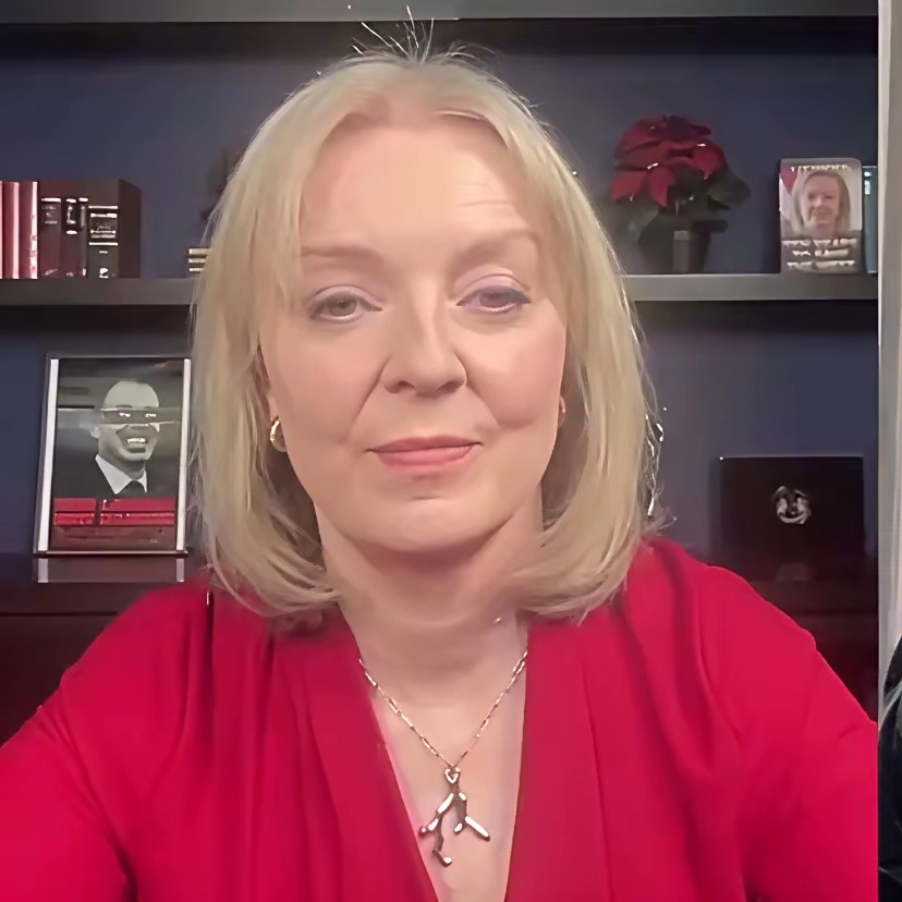 英国前首相特拉斯：“美国人知道中国是头号敌人，但基尔·斯塔默（英国现任首相）似乎