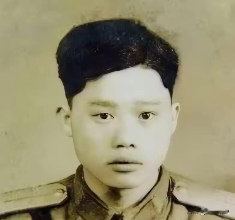 1951年1月28日，志愿军战士潘天炎因为生理需要去附近的草丛解决，却意外发现阵