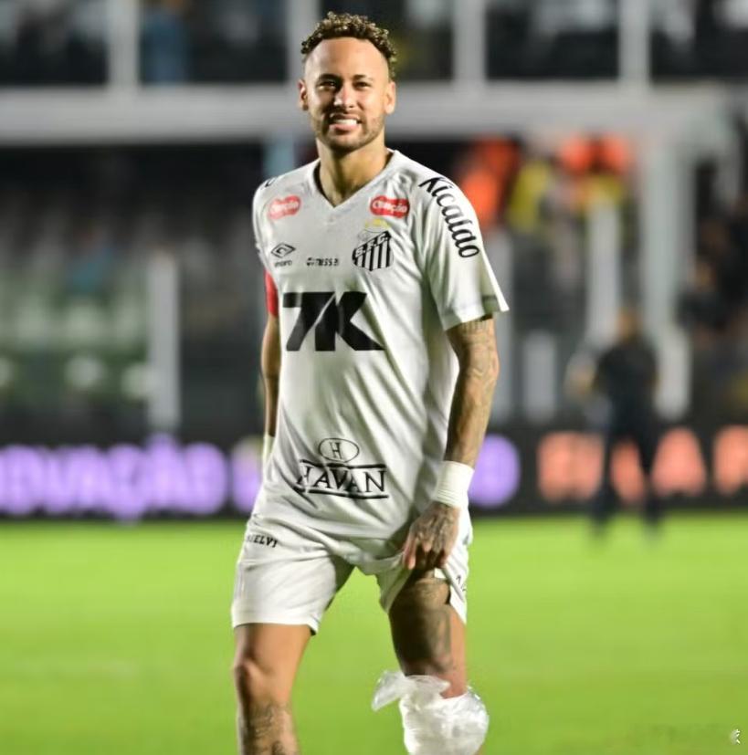 内马尔正在美国迈阿密度假，但他很快将接受膝部手术。据巴西“环球体育”的最新消息，