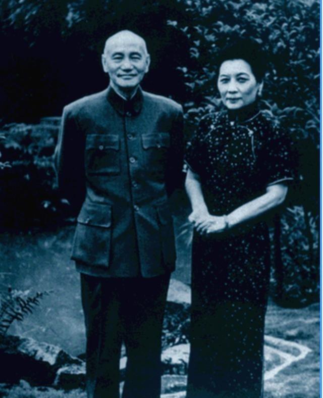 蒋介石退守台湾，很多人以为是被解放军打到无路可走才仓皇出逃，但真实情况是：早在三