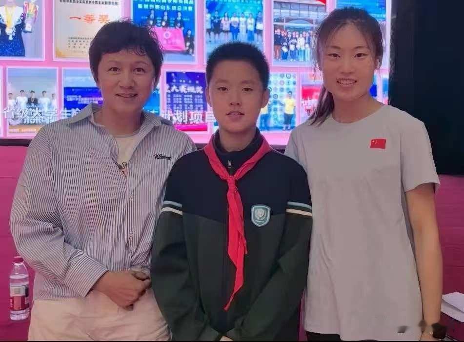 昨晚开幕式结束，我问刚结束表演外孙，自己感觉怎么样，他只回答了四个字……

“挺