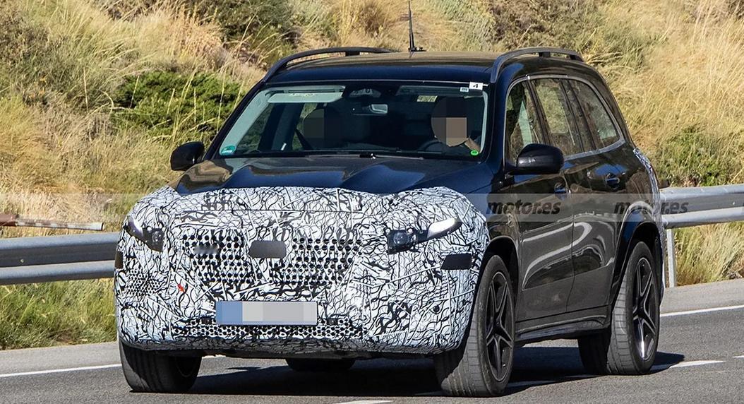 【灯光模组像E级 新款奔驰GLS谍照曝光 】近日，我们从相关渠道获得了新款（海外