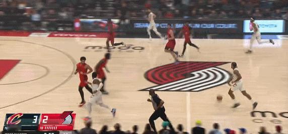 真狠！这球杨翰森来也得成背景板！
在今天NBA常规赛开拓者对阵骑士的第一节比赛中