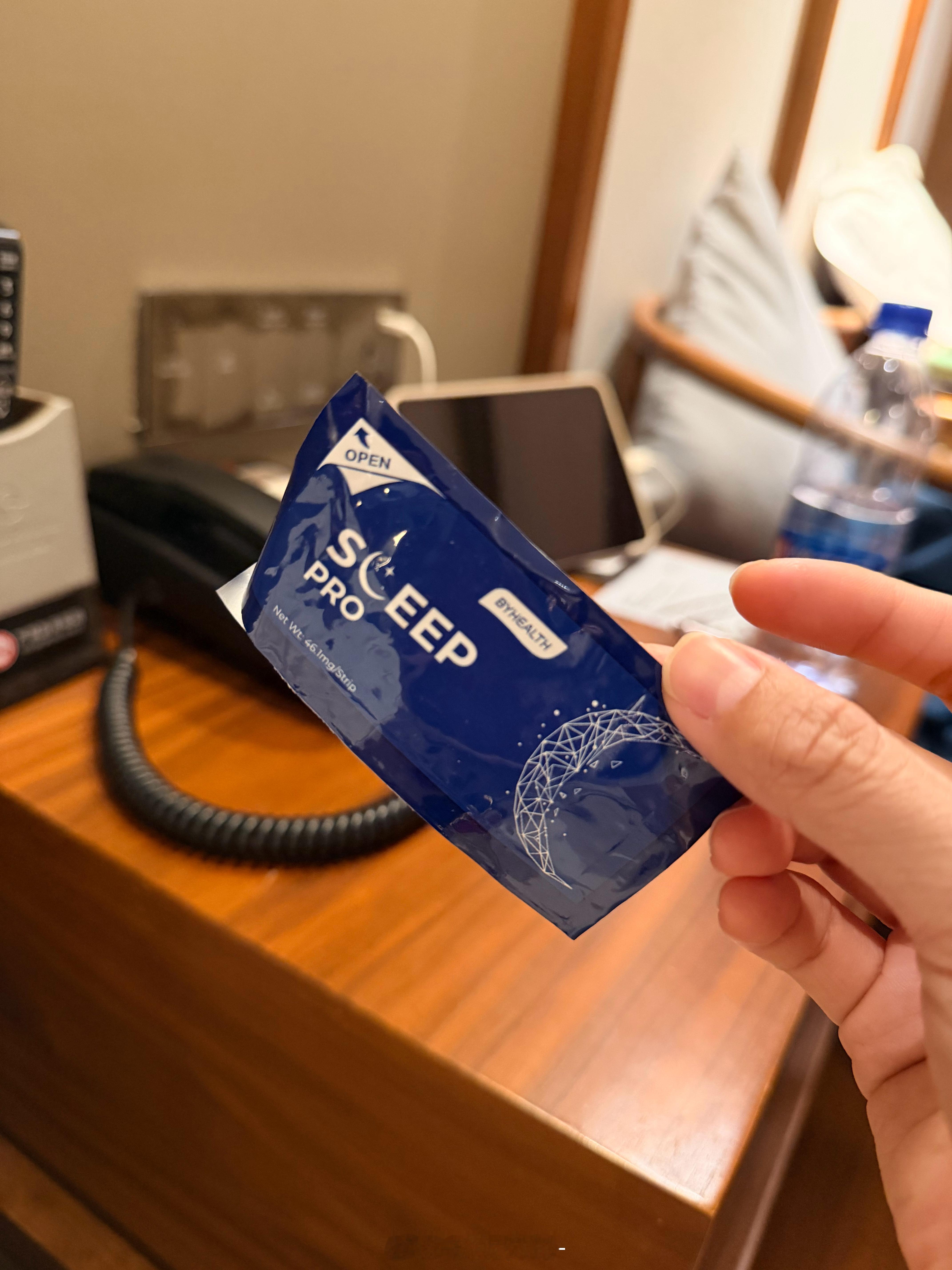 我现在已经到深圳了，明天拍一台新车6点就要起床，但是现在毫无困意磕了个褪黑素，抓