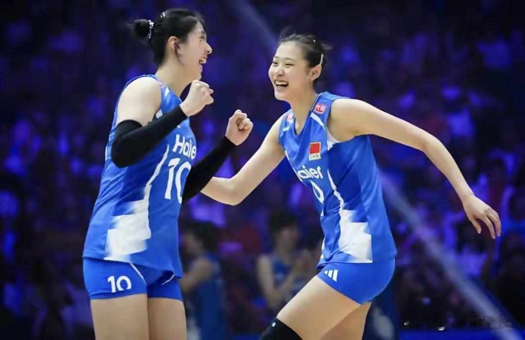 今晚进行的世界女排联赛南京站收官轮，中国女排以16-25、25-18、25-23