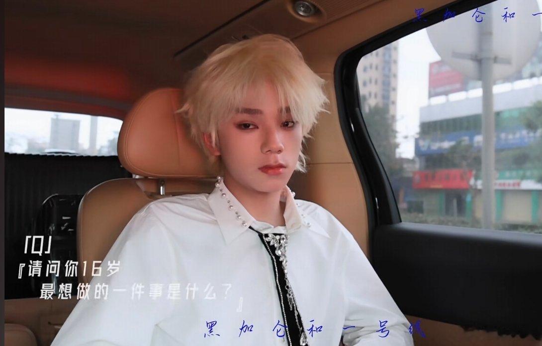 小哥哥脑海里快速过了一万件事发现没一个能说的比如，法丞丞 