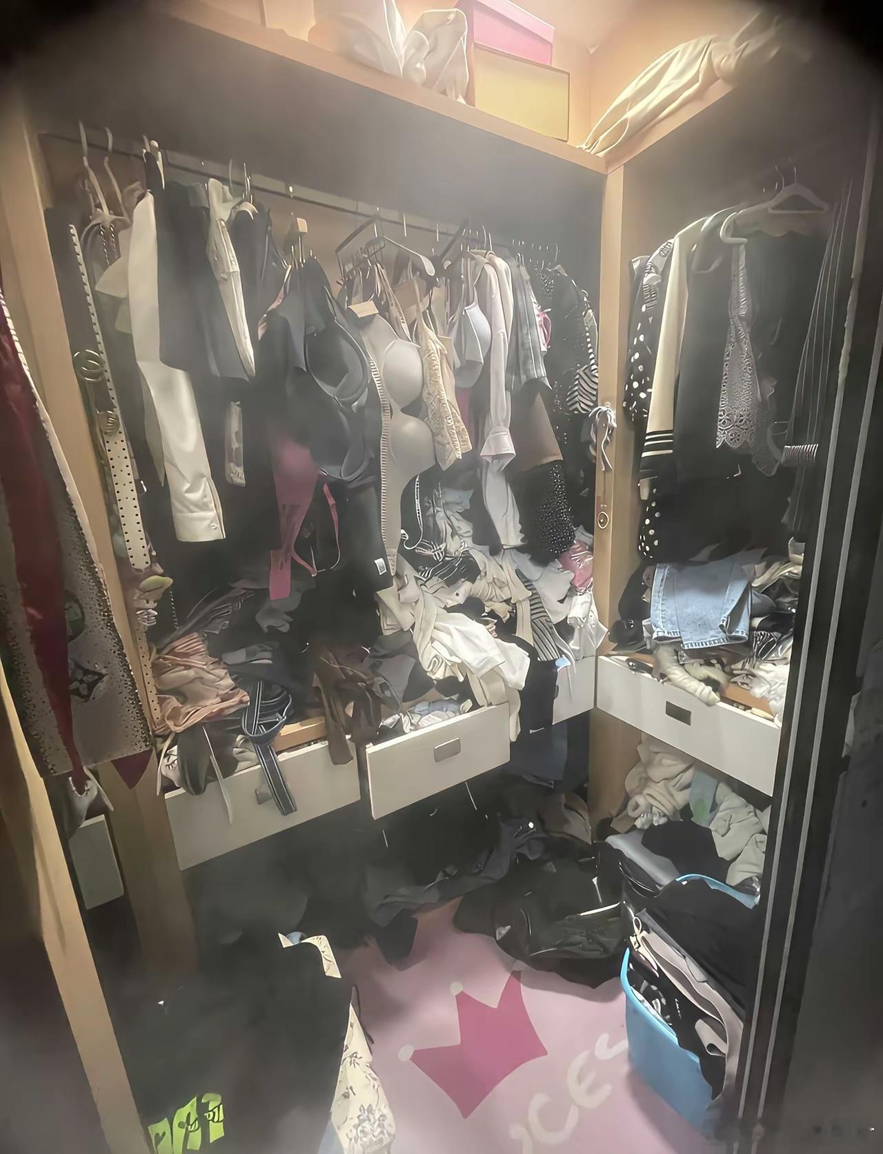 江西网友抱怨：花八w娶回的老婆，家里天天收拾成这样？然后一说就耍脾气。网友回复：