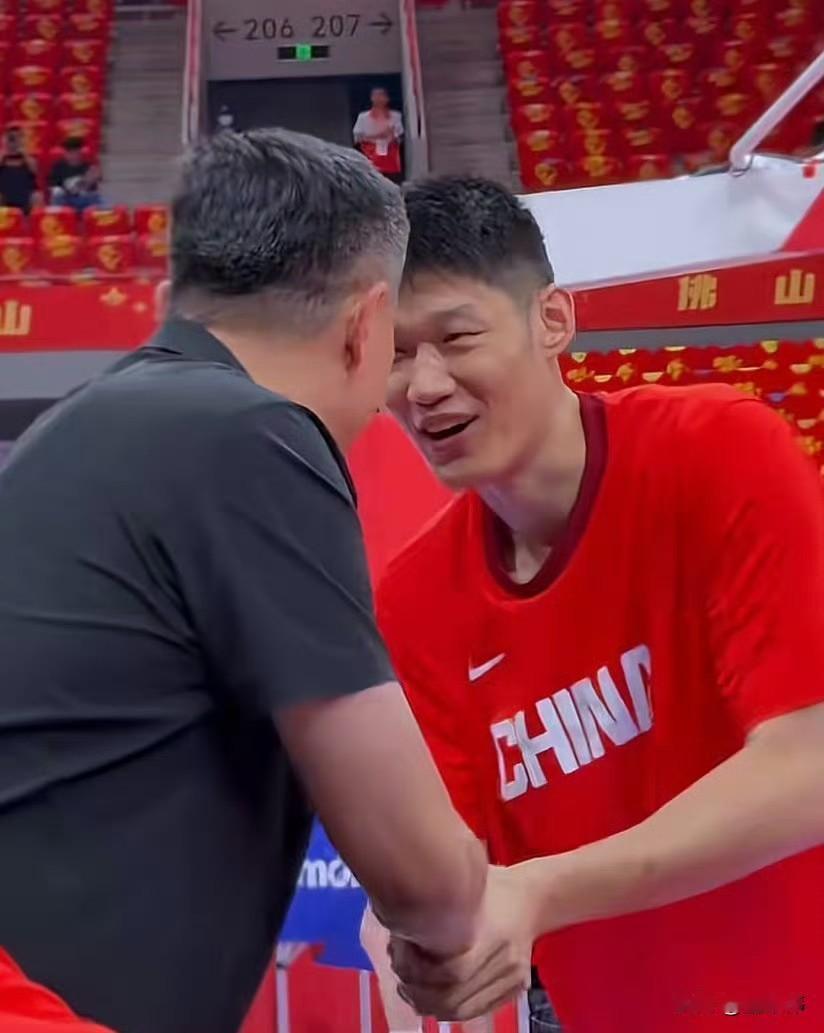 让人动容！胡金秋谈杜锋指导：

“我一直都非常感谢杜导，没有杜导，就不会有今天的