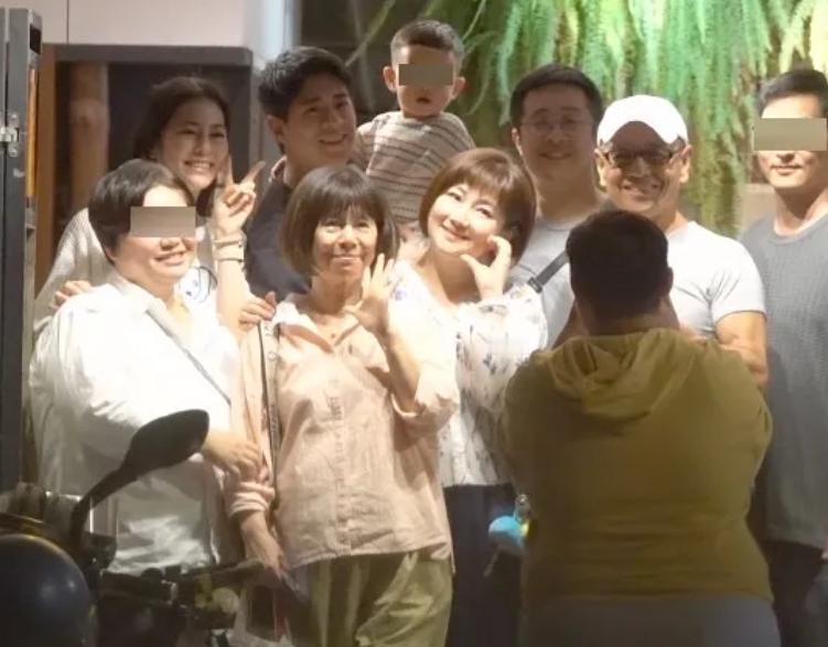43岁的Selina（任家萱）与酒商男友小徐稳交3年，育有2岁儿子「小腰果」，1