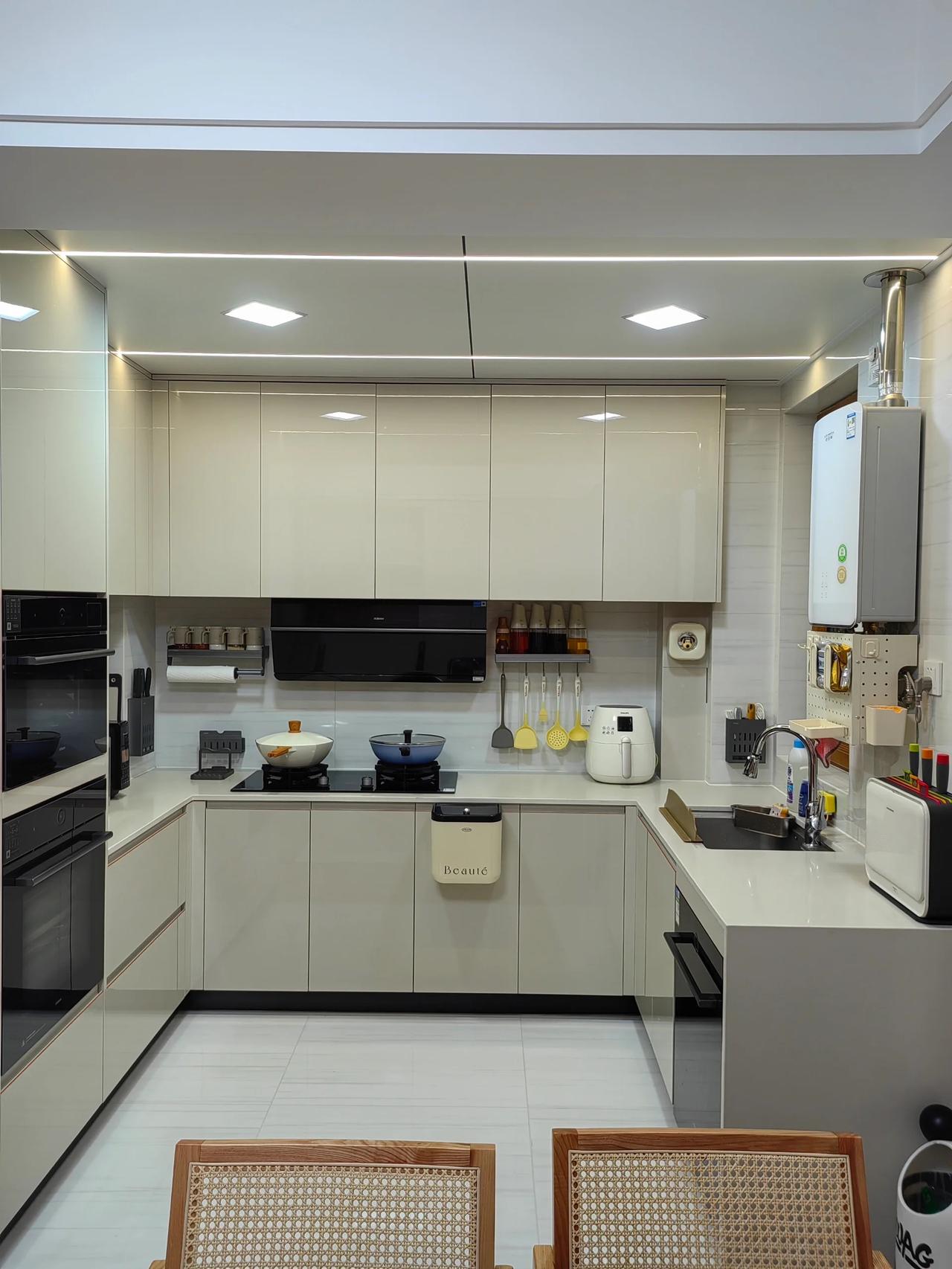 真是活久见！大连这家人每到吃饭时，便恶心得难以下咽！就因为楼上邻居装修，竟将卫生