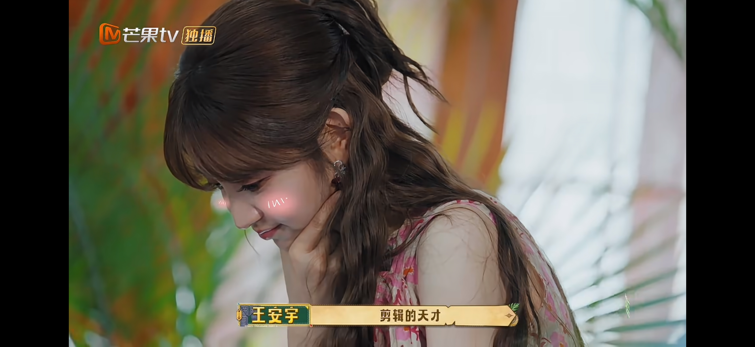 田曦薇手搓旅游打卡小片忙忙碌碌寻宝藏 小田不仅会拍还会剪，旅游小片从创意到成片全