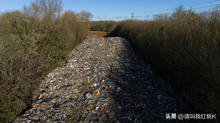 委员会警告称，如果没有加强合作，非法废弃物将持续成为“失控的灾害”
一份新报告警