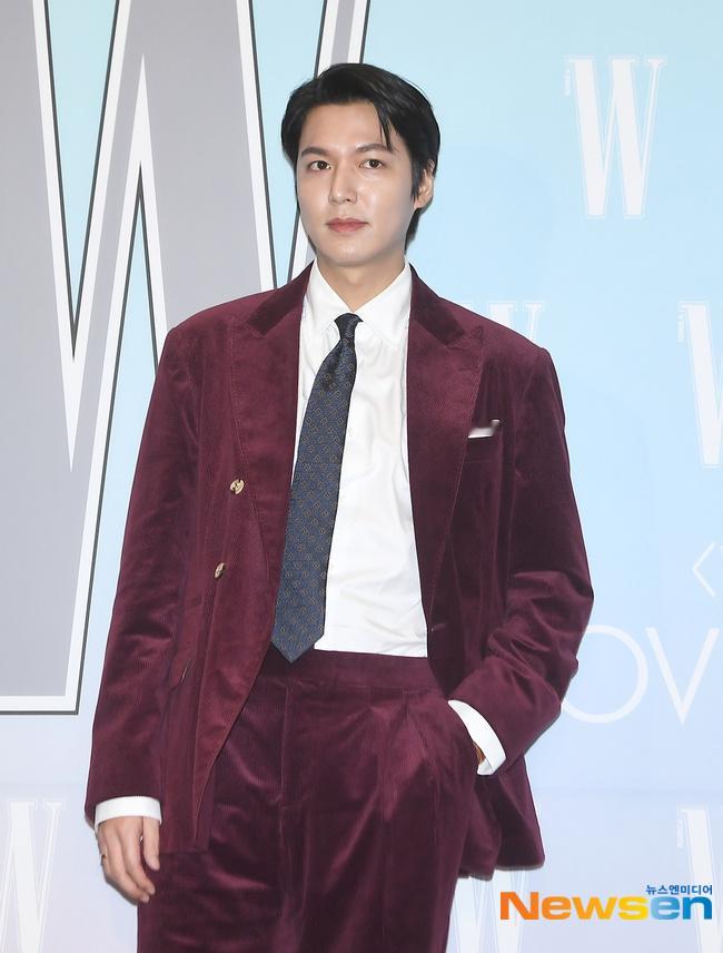 W Korea慈善晚宴红毯新闻图李敏镐李敏镐红丝绒西装李敏镐WKOREA晚宴 ​
