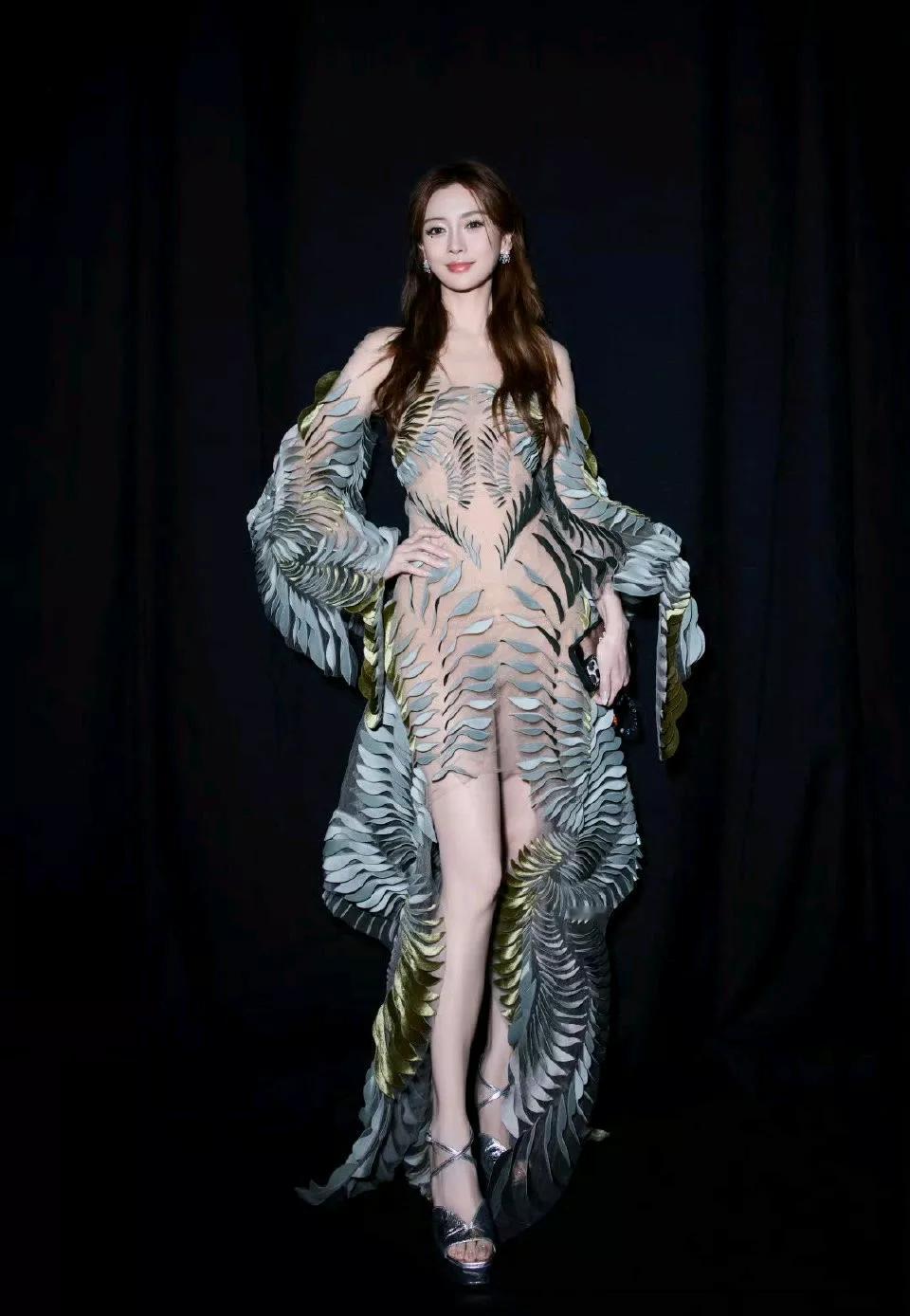 Angelababy粤语自我介绍，透露了一个重要信息！

在重要场合抛头露面，A