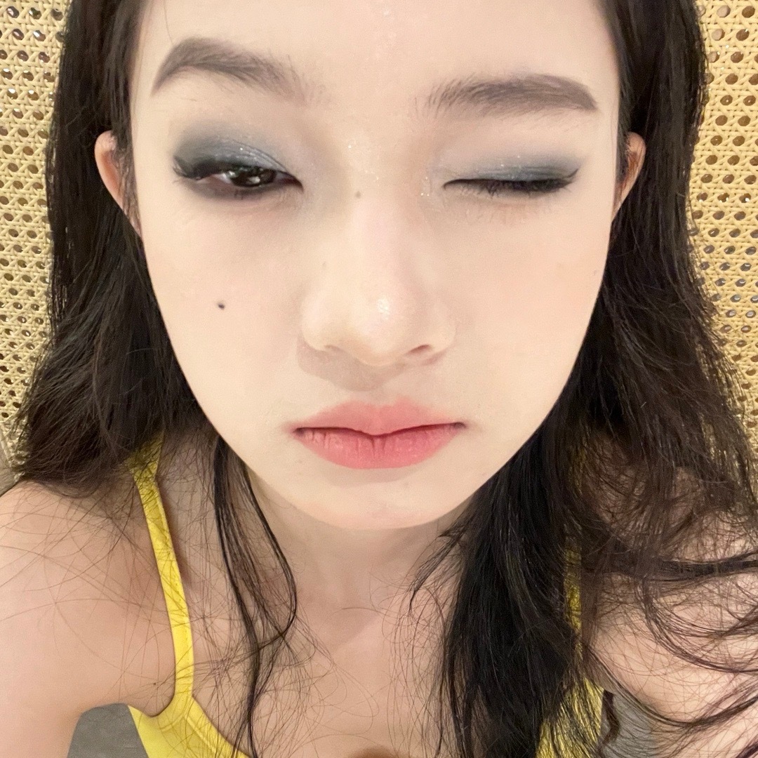 第一次尝试新妆容。 ​​​