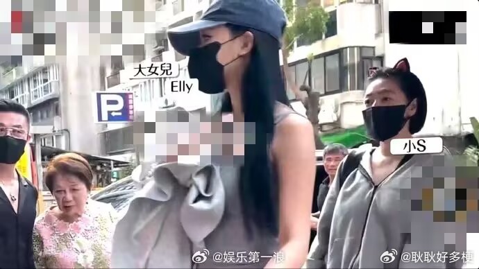 S家人具俊晔聚餐这个拍摄距离不像台媒 像他们自己家人拍的