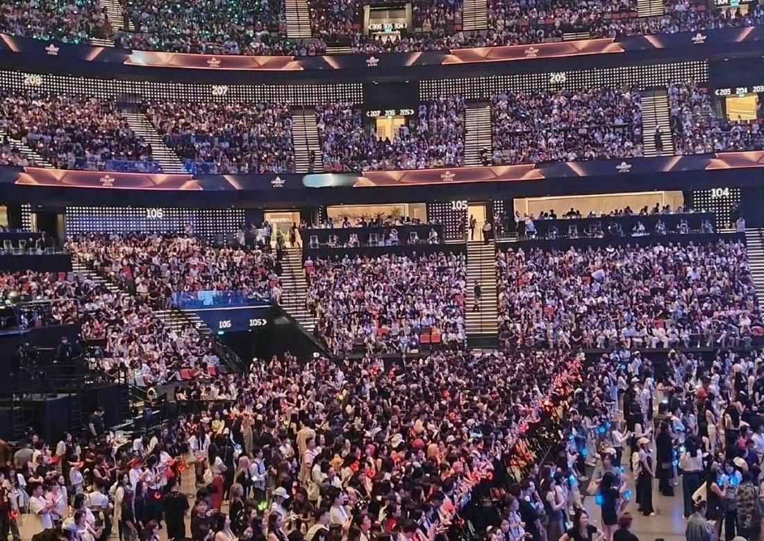 权志龙演唱会上座率好高啊 权志龙王者归来！三万人场子座无虚席太牛了🔥 ​​​