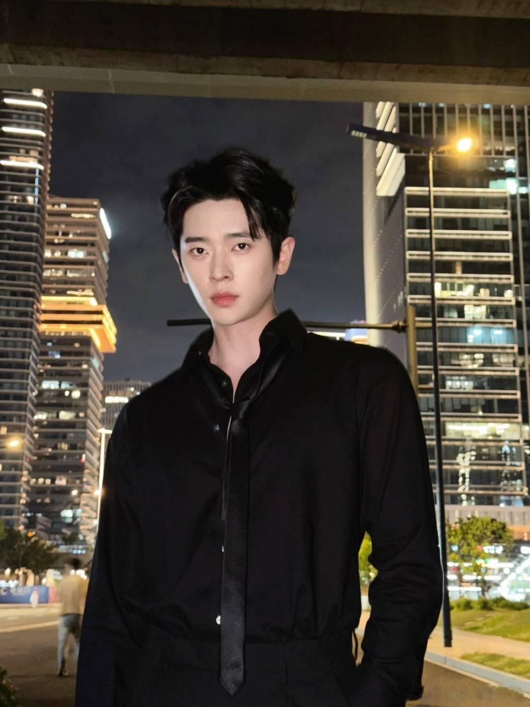 丞磊  🔥丞磊莫离 🔥丞磊墨修尧 📣这是由韩国 WeTV 和韩国丞磊粉丝俱