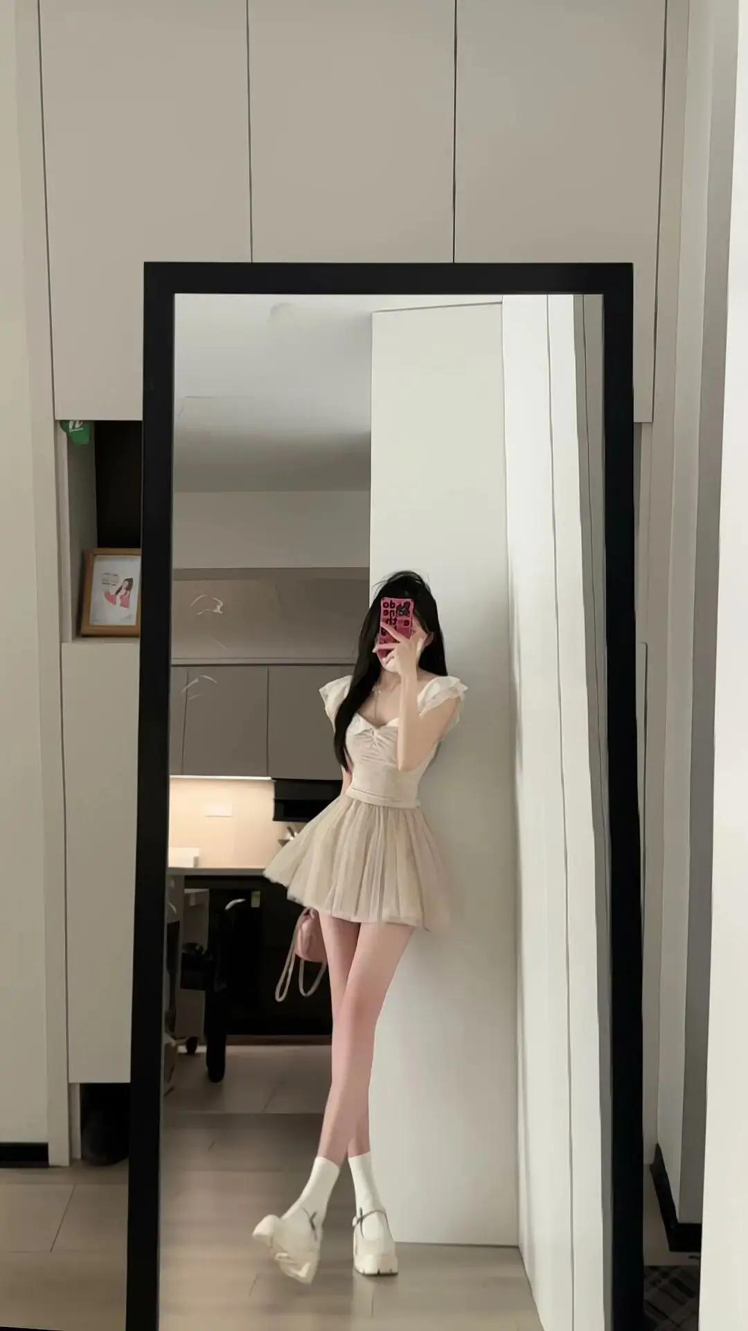 身高一米七，
腿长一米五，
这大长腿干啥都行！
大长腿