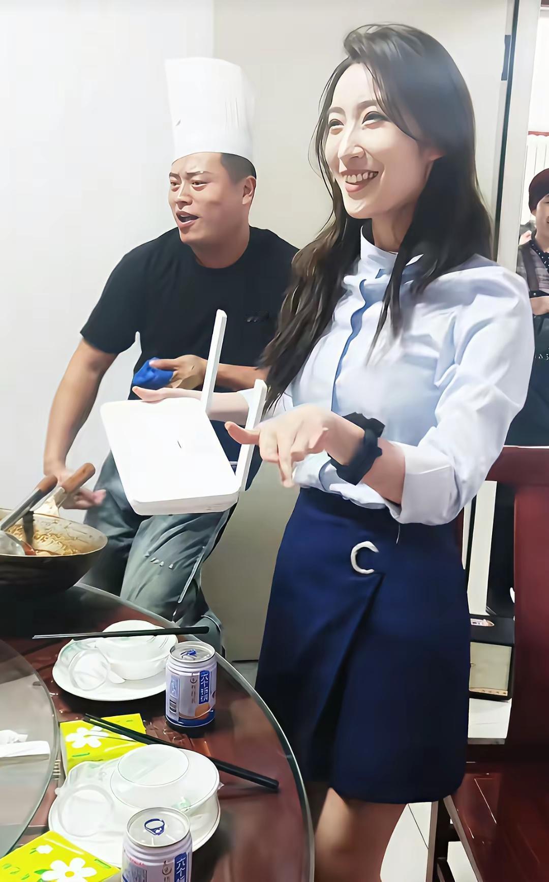 人红是非多，这是哪个网红，连移动公司的客服都来蹭流量了。这波流量吃的好👌🏻