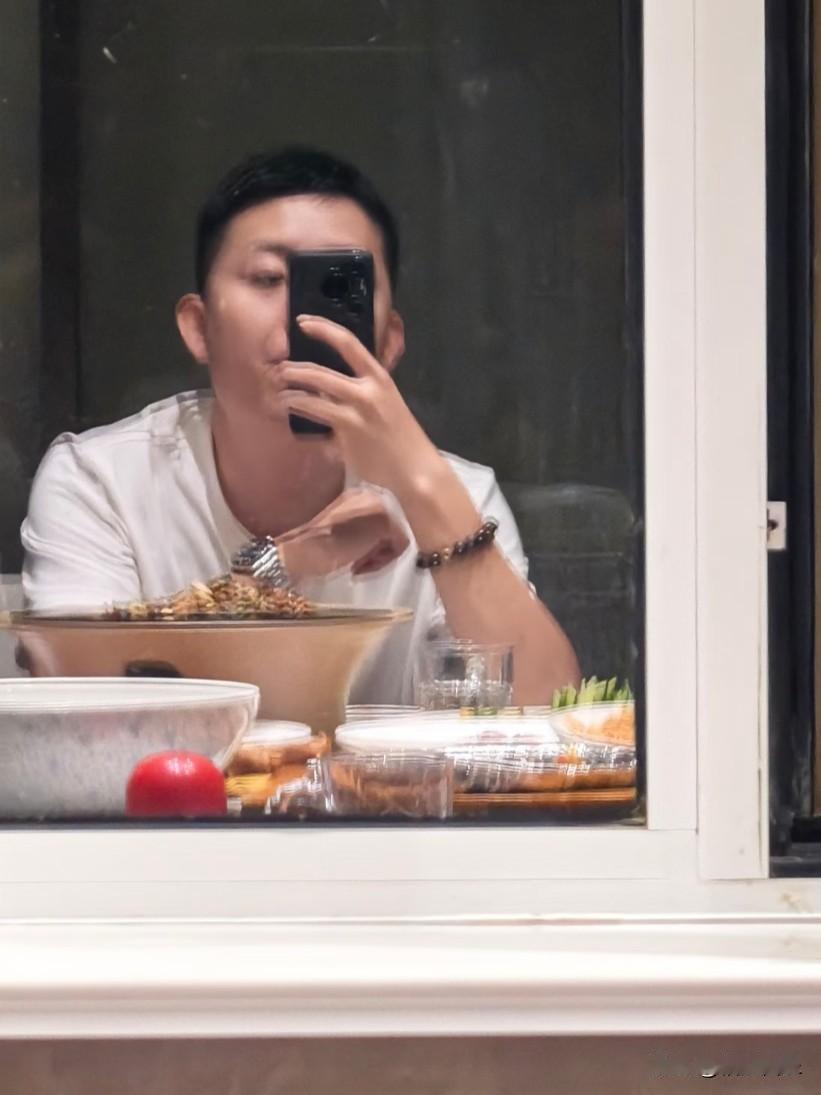 律师许晟骜炸屏消息！上海君和许晟骜辞职了，但辞职信却让网友激怒了：提“各方家人”