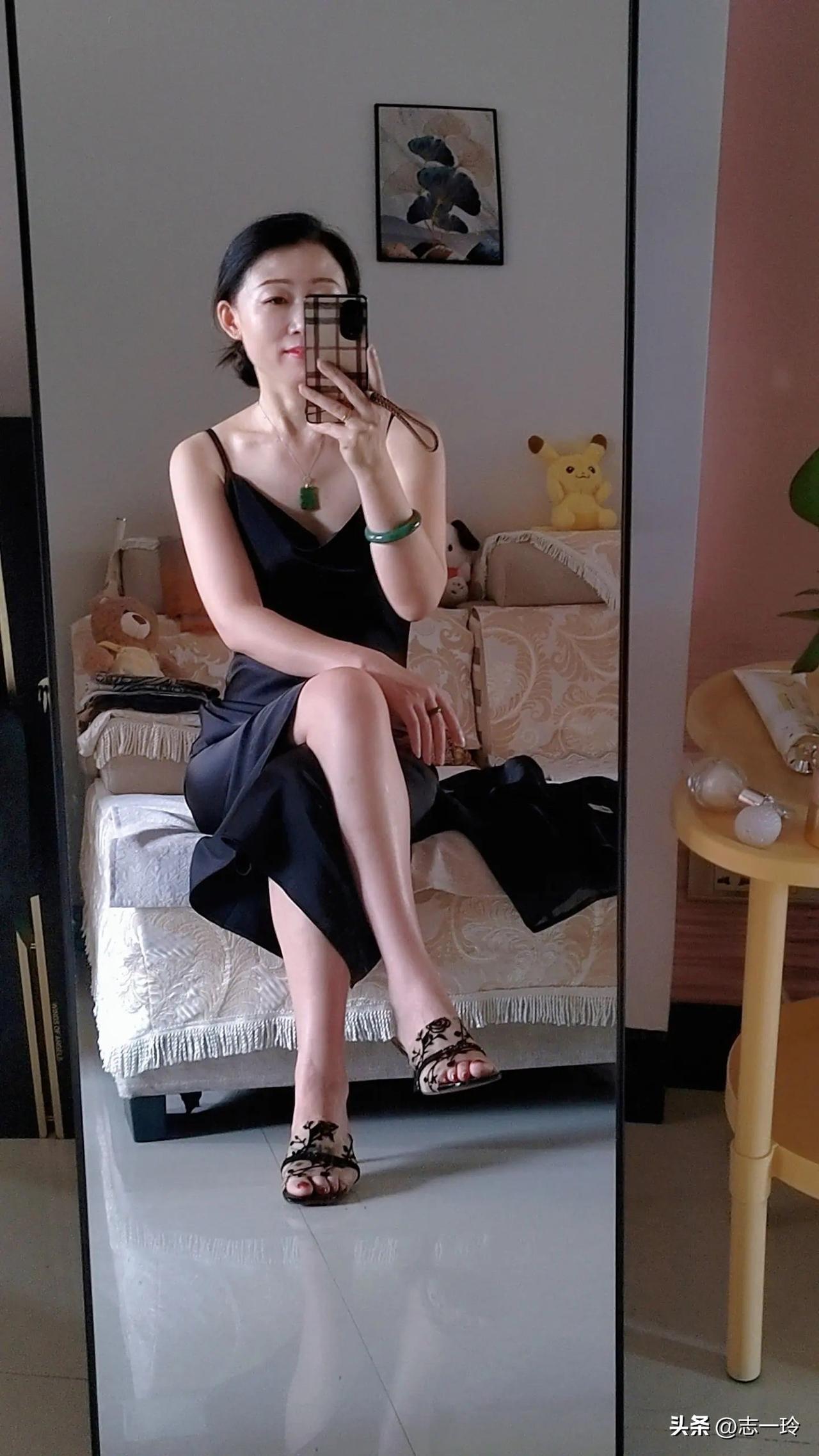 优雅黑裙，自信满满，气质满满！💃🏻👗