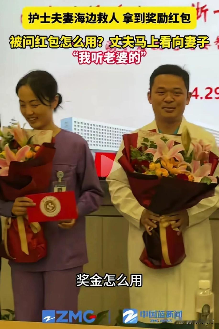 海南万宁沙滩上，女子溺水口吐白沫、意识模糊，一对夫妻冲上前，丈夫按压施救，妻子毫