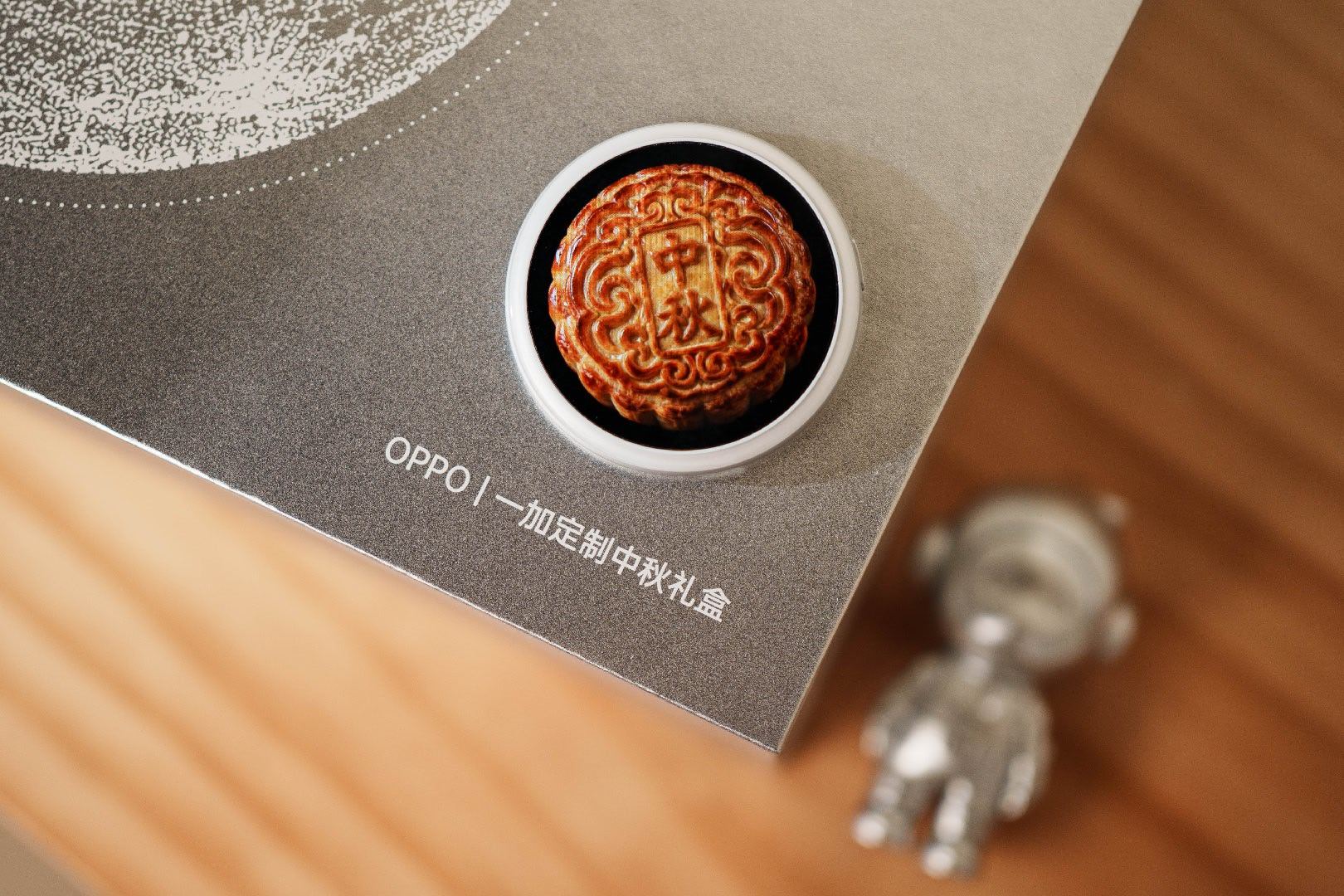 收到了OPPO 今年的中秋礼盒!太酷了吧！OPPO Bubble不仅可以做赛博月
