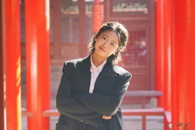 这个美女大学生，上《人民日报》了
      不是因为美貌，也不是因为才华
  