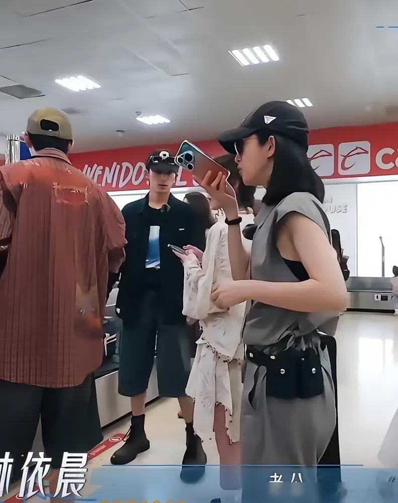 林依晨林于超异地十多年他家是优瀚企业，做潜水器材实业起家，父亲创办公司，林于超负