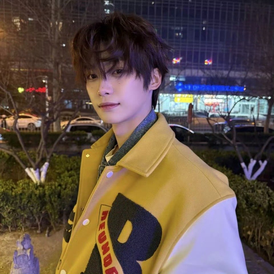 梓渝 漂亮的孩子站中间 公认的美貌 ​​​
